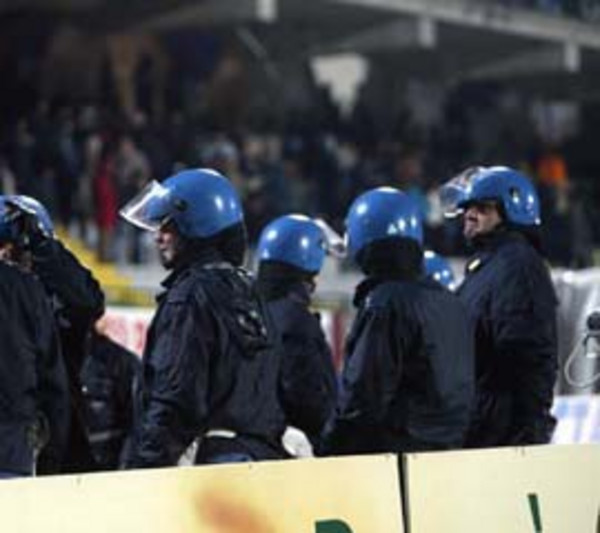 polizia_stadio01