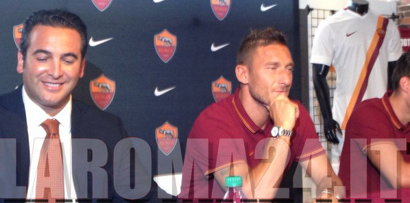 totti-zanzi-maglia-bianca