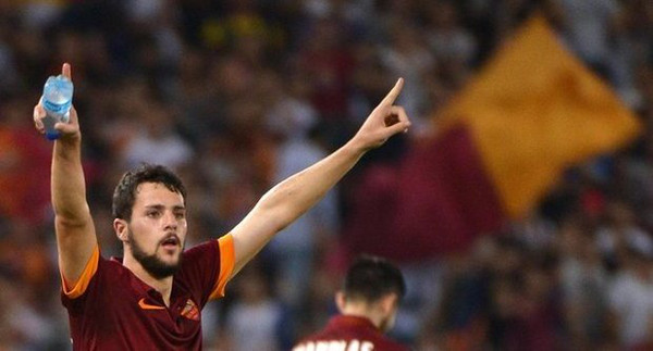 destro-braccia-alzate-gol-verona