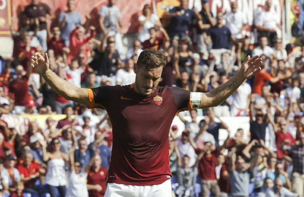 roma-sassuolo-totti-esultanza