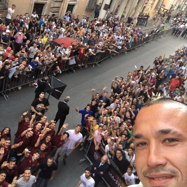 nainggolan-selfie-tifosi
