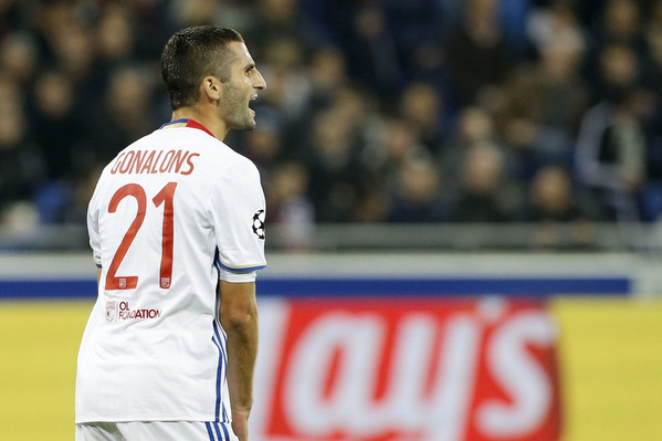 gonalons-protesta-tre-quarti-spalle