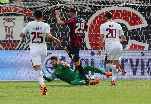fc-crotone-v-as-roma-serie-a-50