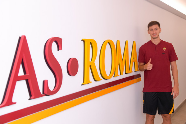 ufficiale-marash-kumbulla-un-nuovo-giocatore-dellas-romaufficiale-marash-kumbulla-un-nuovo-giocatore-dellas-roma-2