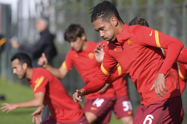 serie-a-sessione-di-allenamento-dellas-romaserie-a-sessione-di-allenamento-dellas-roma-25