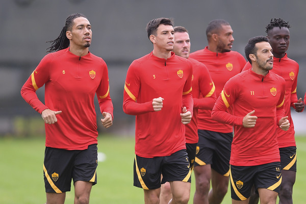 as-roma-primo-allenamento-di-smalling-con-i-compagni-3