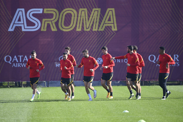 as-roma-sessione-di-allenamento-a-trigoria-353