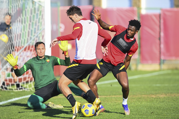 as-roma-sessione-di-allenamento-a-trigoria-354