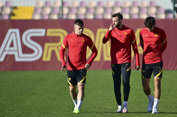 as-roma-sessione-di-allenamento-a-trigoria-379