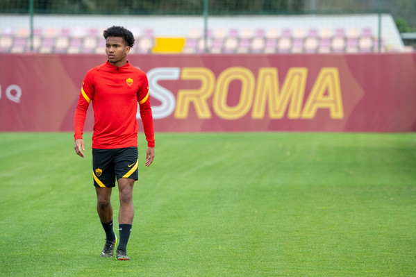 as-roma-sessione-di-allenamento-a-trigoria-490