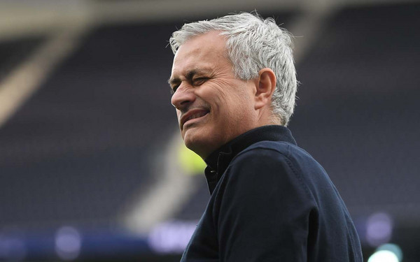 mourinho-occhiolino