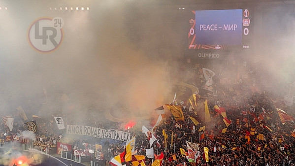 Roma Bayer Leverkusen La Coreografia Della Curva Sud Amor Romae Nostra Lex In Tevere 