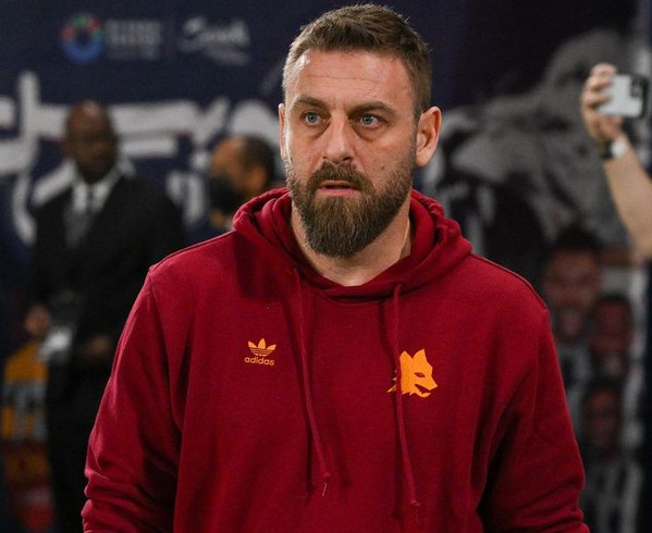 de-rossi-al-shabab-roma-2