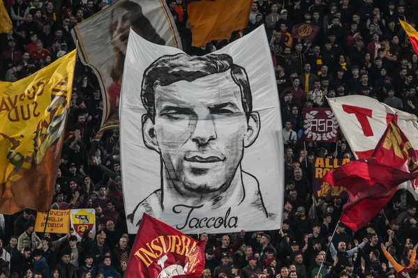 roma-sassuolo-stendardo-taccola-curva-sud-2