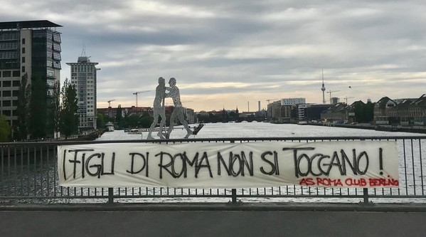 striscione-figli-di-roma-non-si-toccano