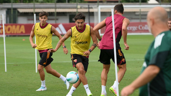 dybala-pallone-trigoria-4