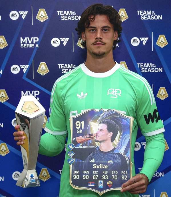 svilar-premio-miglior-portiere-lega-serie-a
